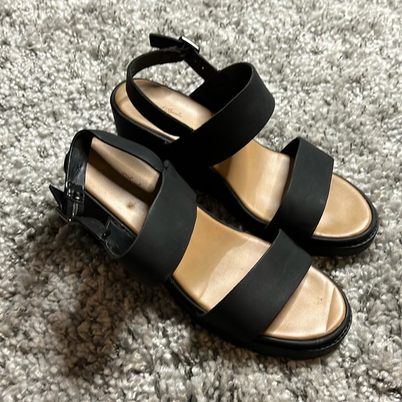 Universal Thread Shoes - Universal threads wedge sandals 8.5